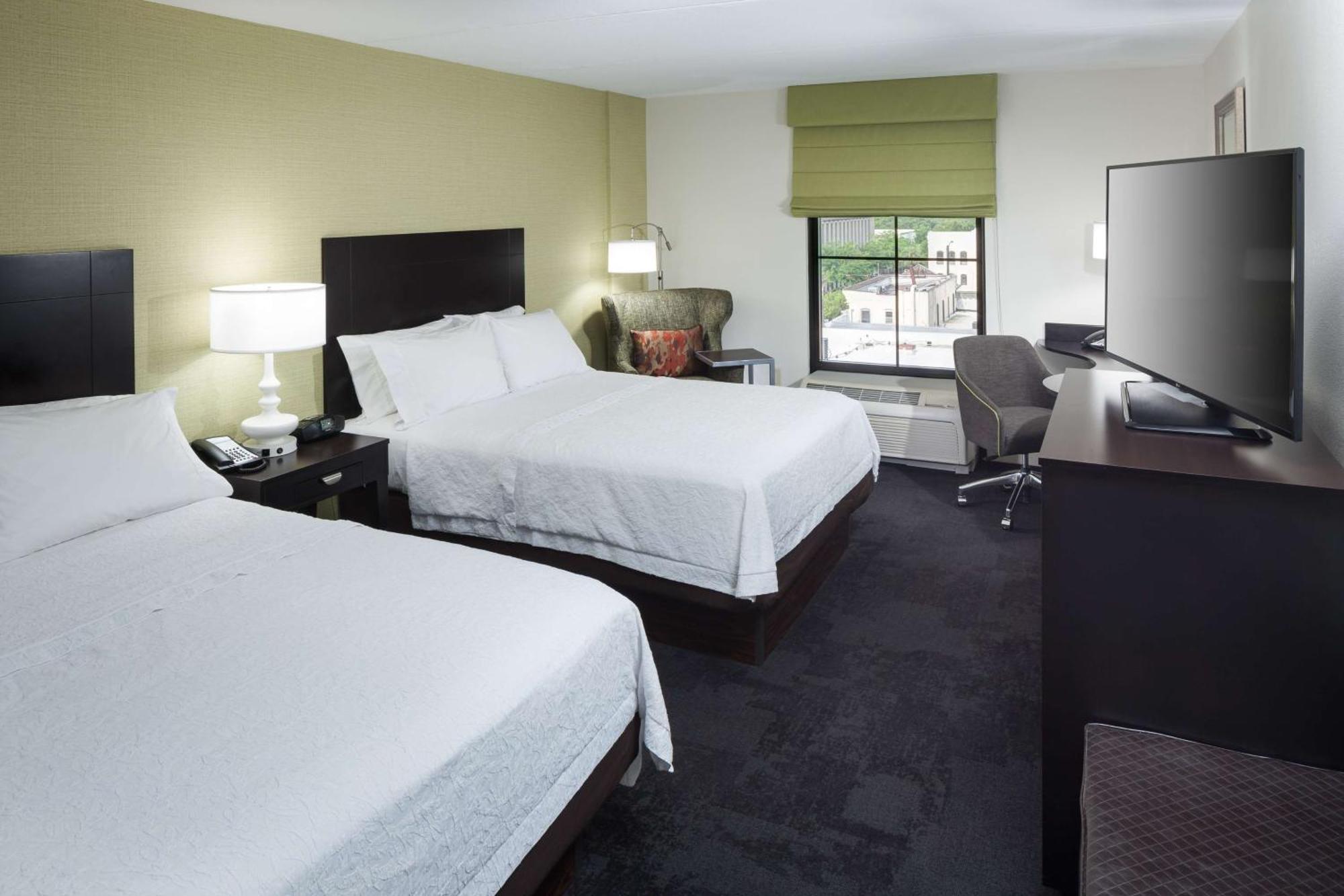 Hampton & Downtown Hotel 3*