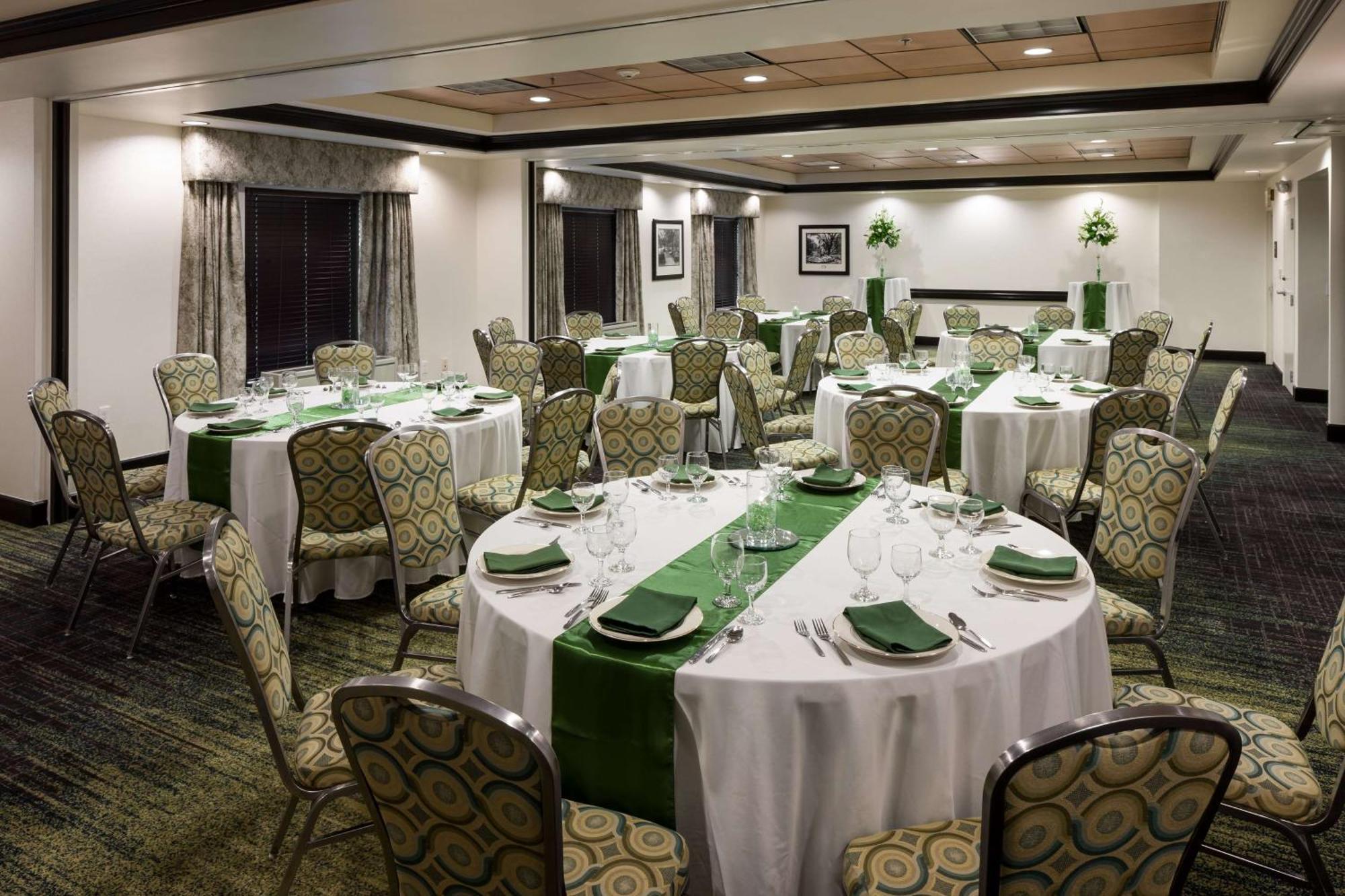 Hampton & Downtown Hotel 3*