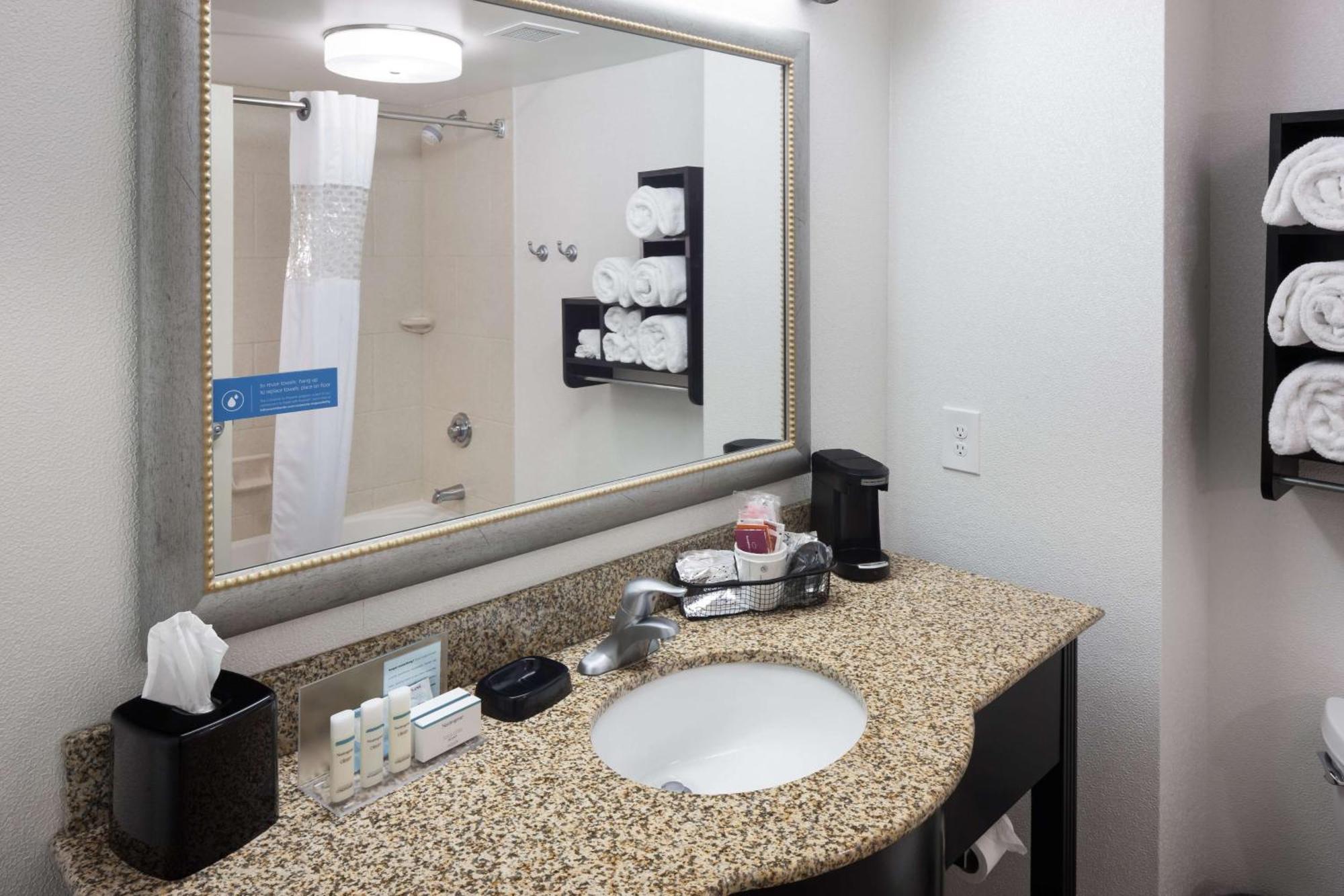 Hampton & Downtown Hotel 3*