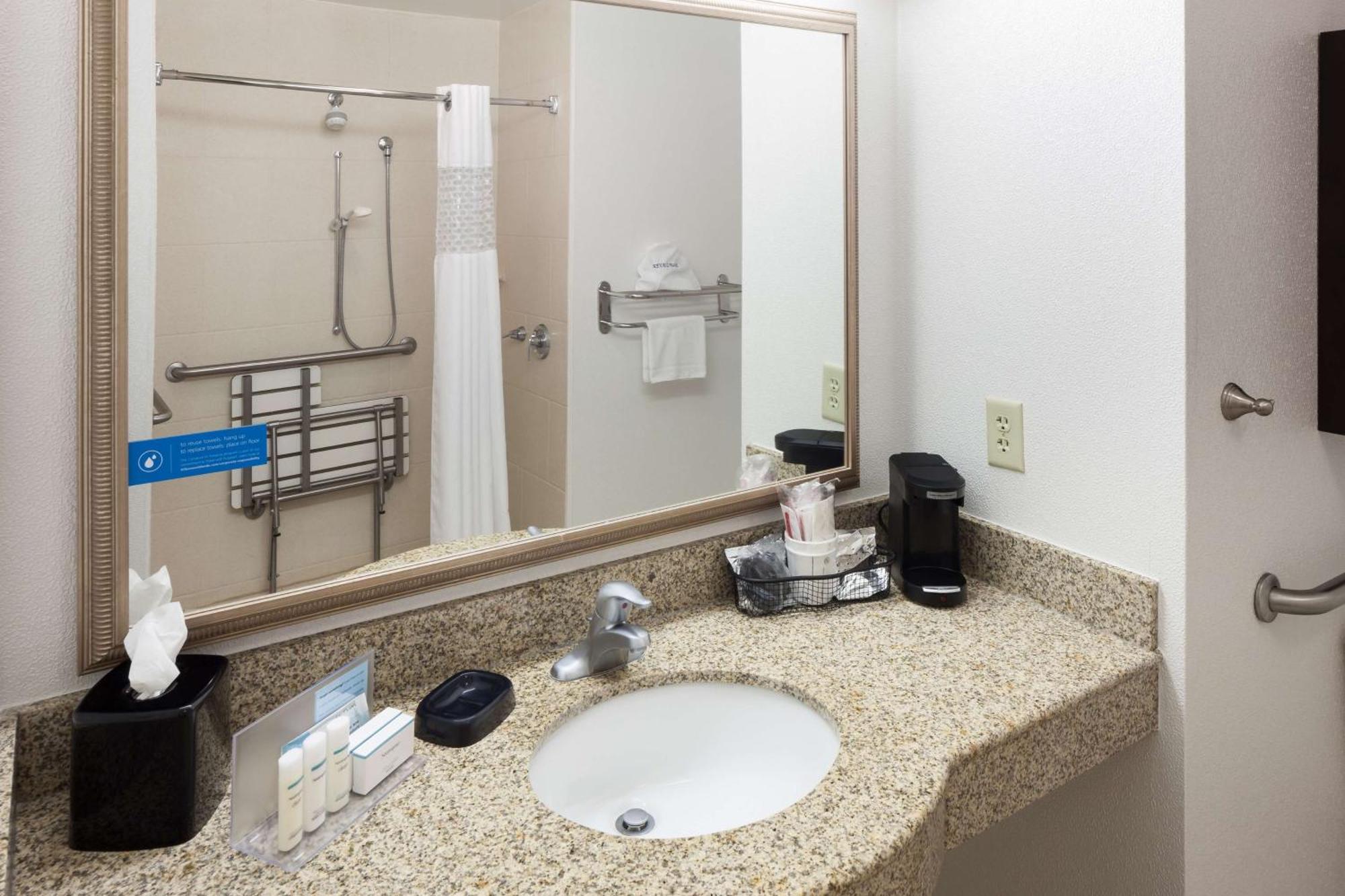 Hampton & Downtown 3*
