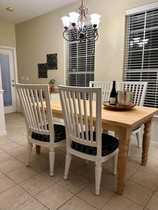 Villa Great3bed&3bath. 2balconies. Perfect Neighborhood