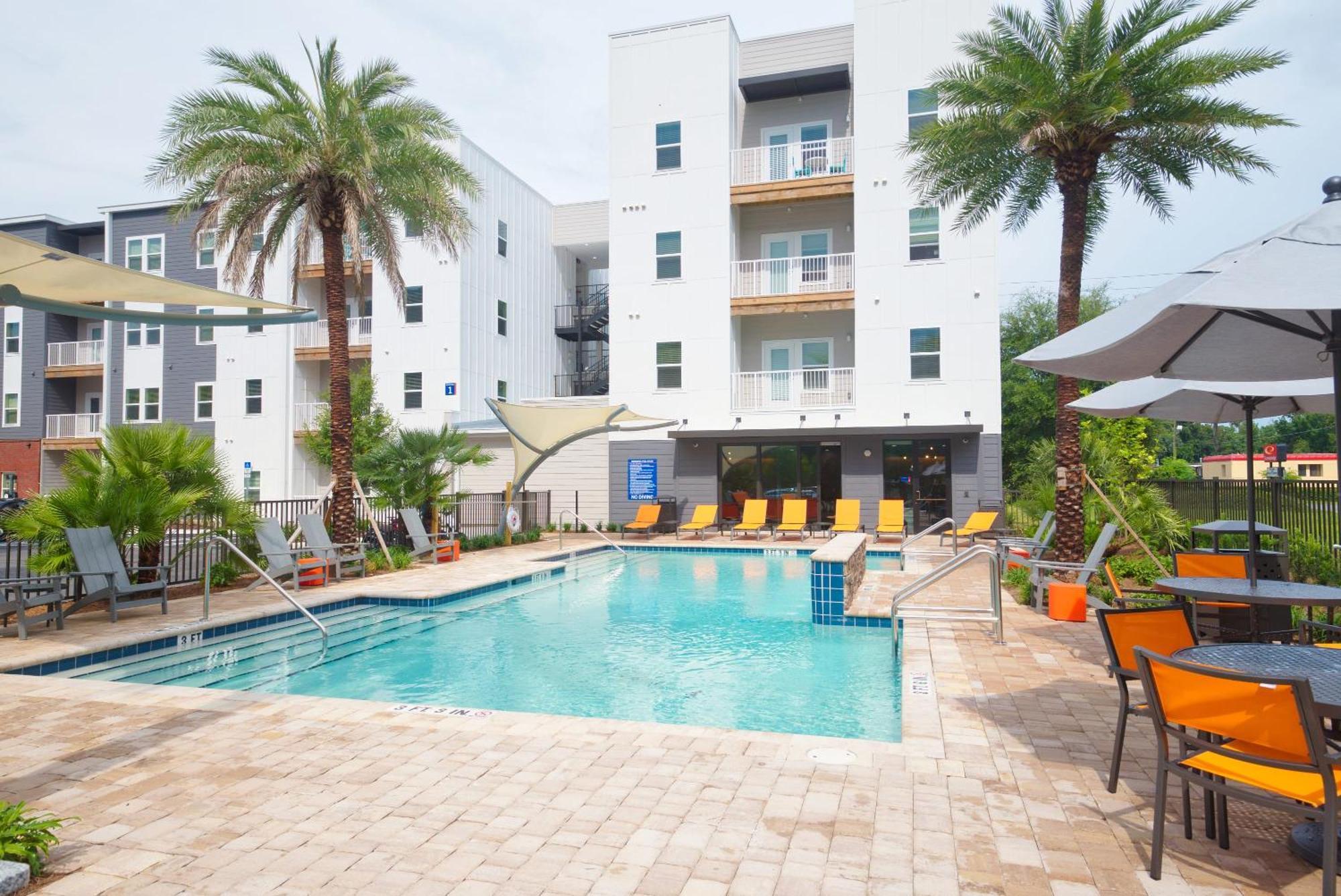 Apartment Grand Two Bedroom Two Bathroom With Balcony *