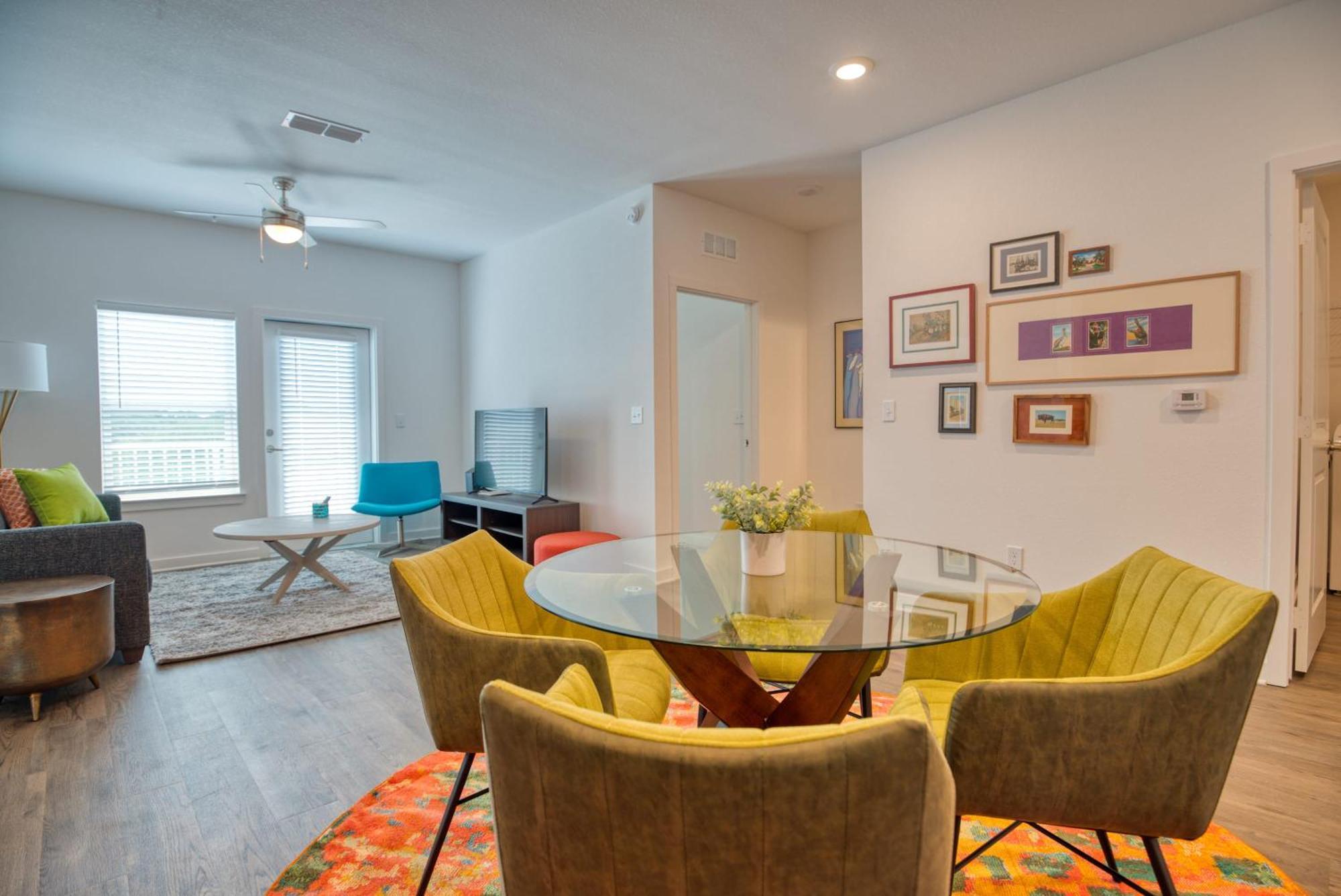 Apartment Grand Two Bedroom Two Bathroom With Balcony *