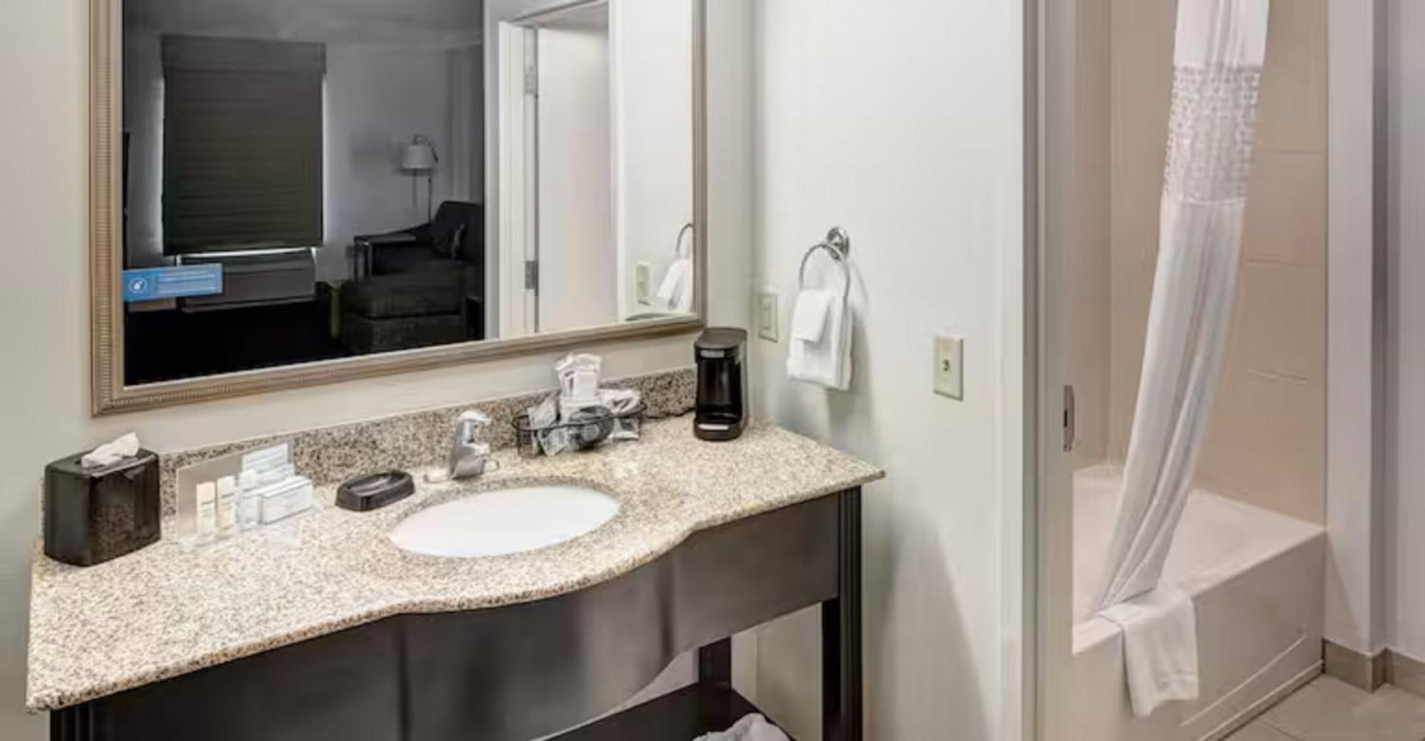 Hampton & Downtown 3*