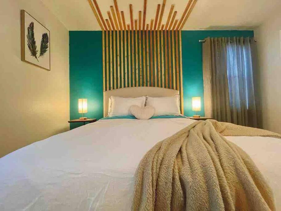 The Botanical Retreat, King Comfort & Poolside Peace *