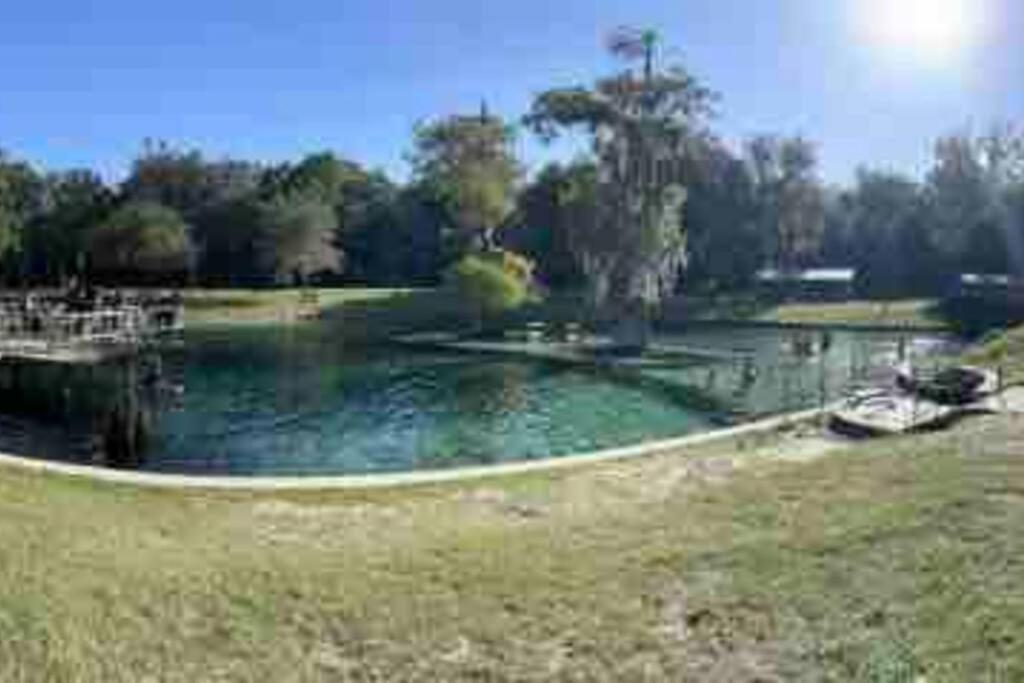 Apartamento The Botanical Retreat, King Comfort & Poolside Peace