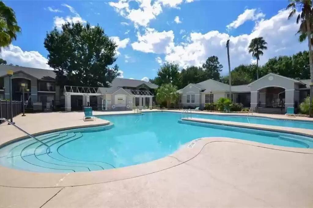 Apartamento The Botanical Retreat, King Comfort & Poolside Peace Gainesville