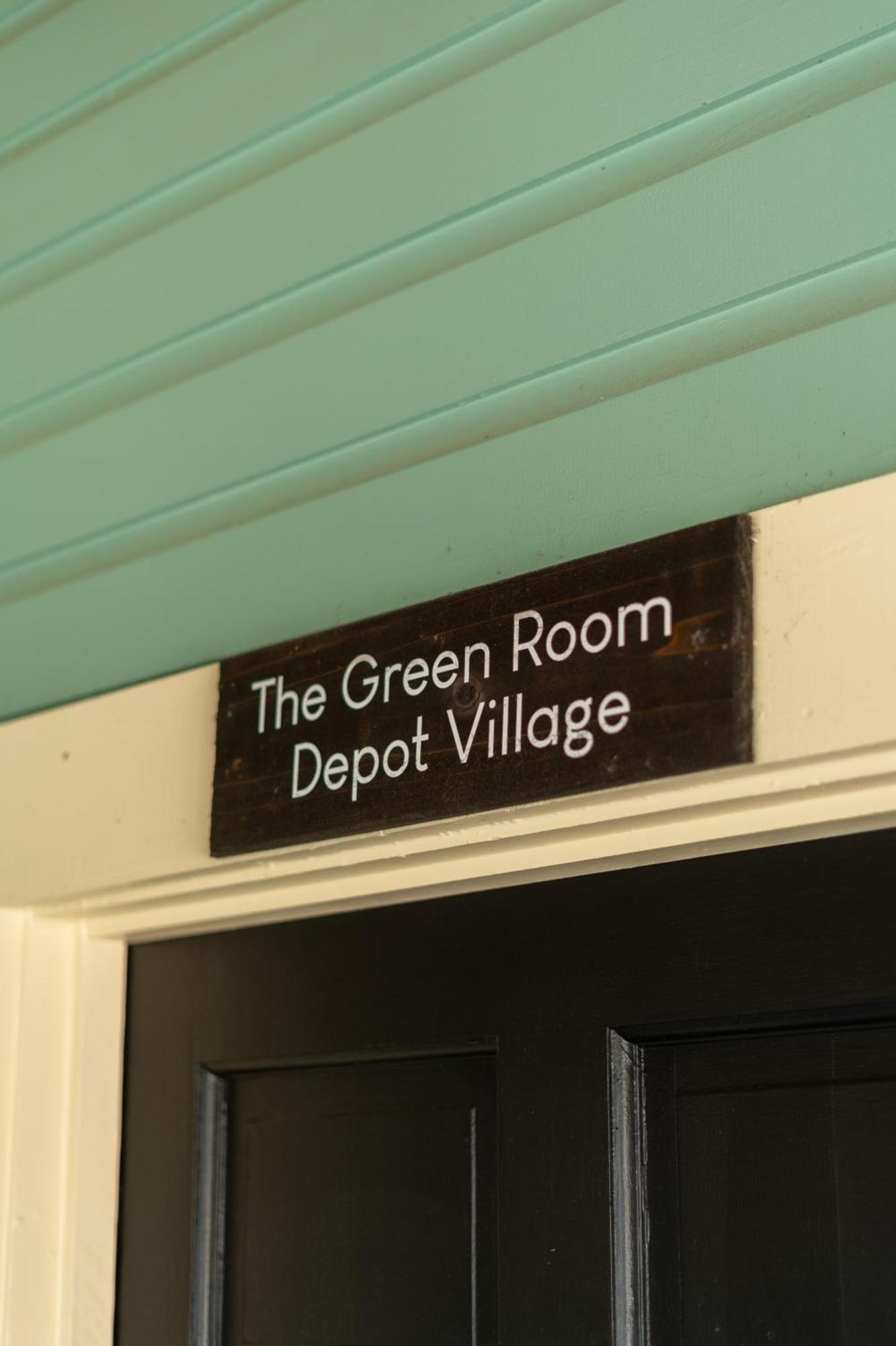 Hotel Depot Village Gainesville