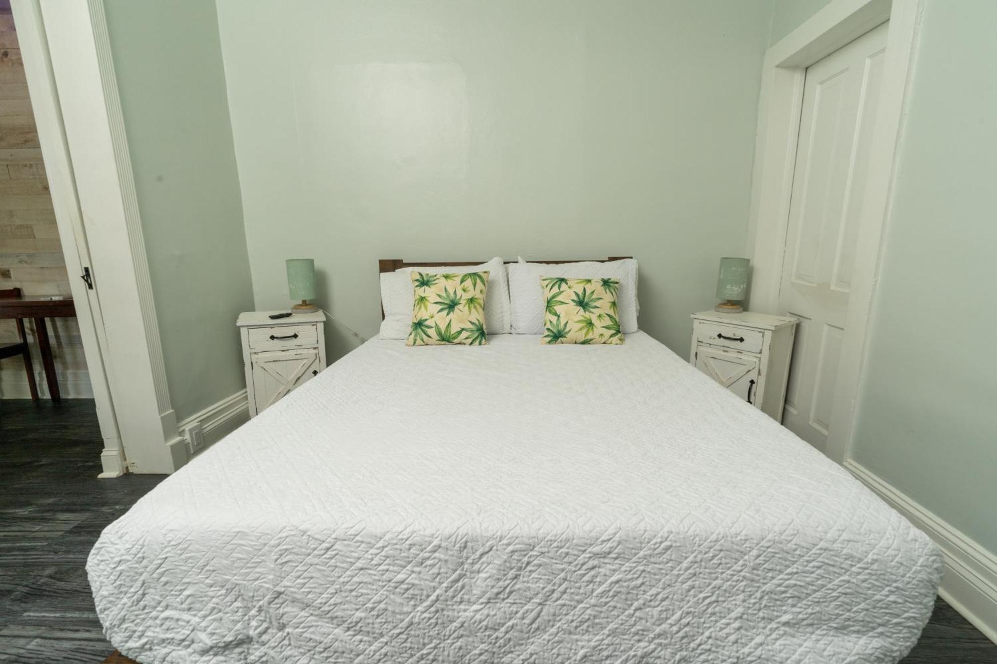 Hotel Depot Village Gainesville