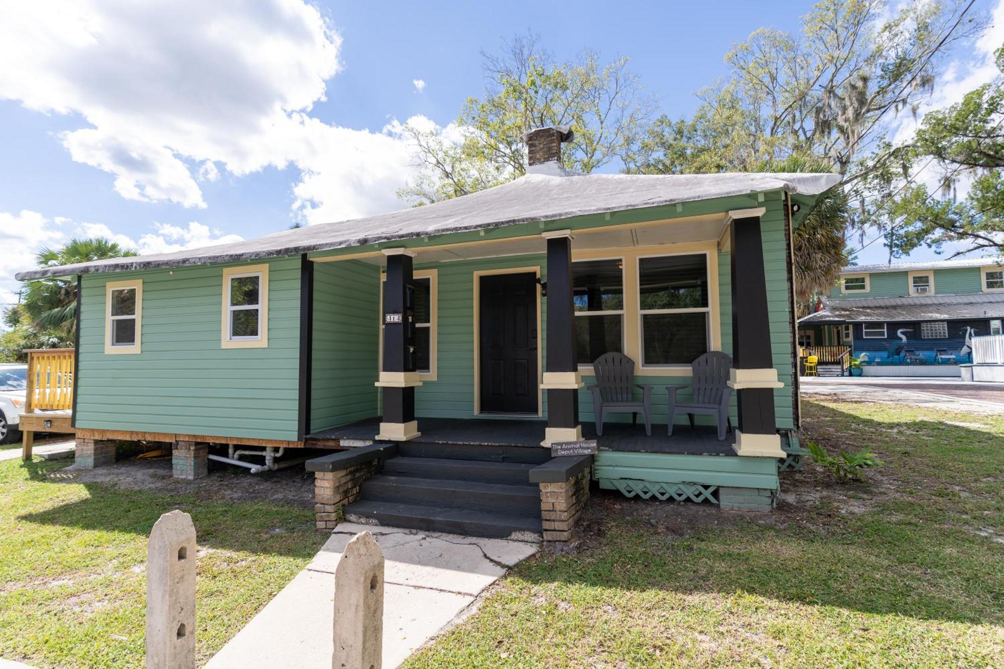 Hotel Depot Village Gainesville