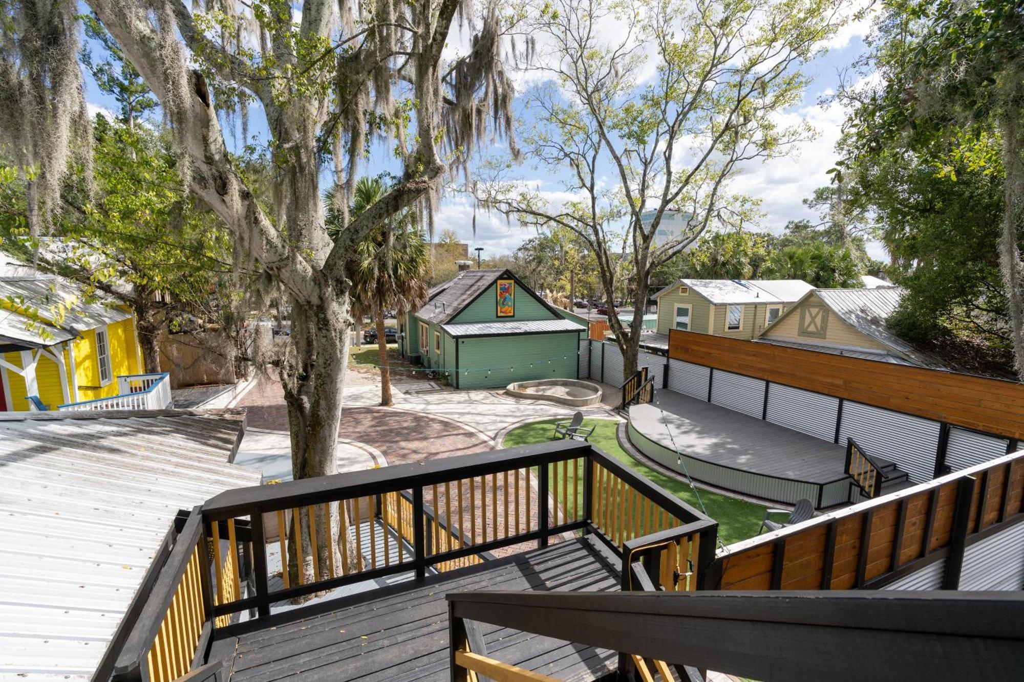 Hotel Depot Village Gainesville
