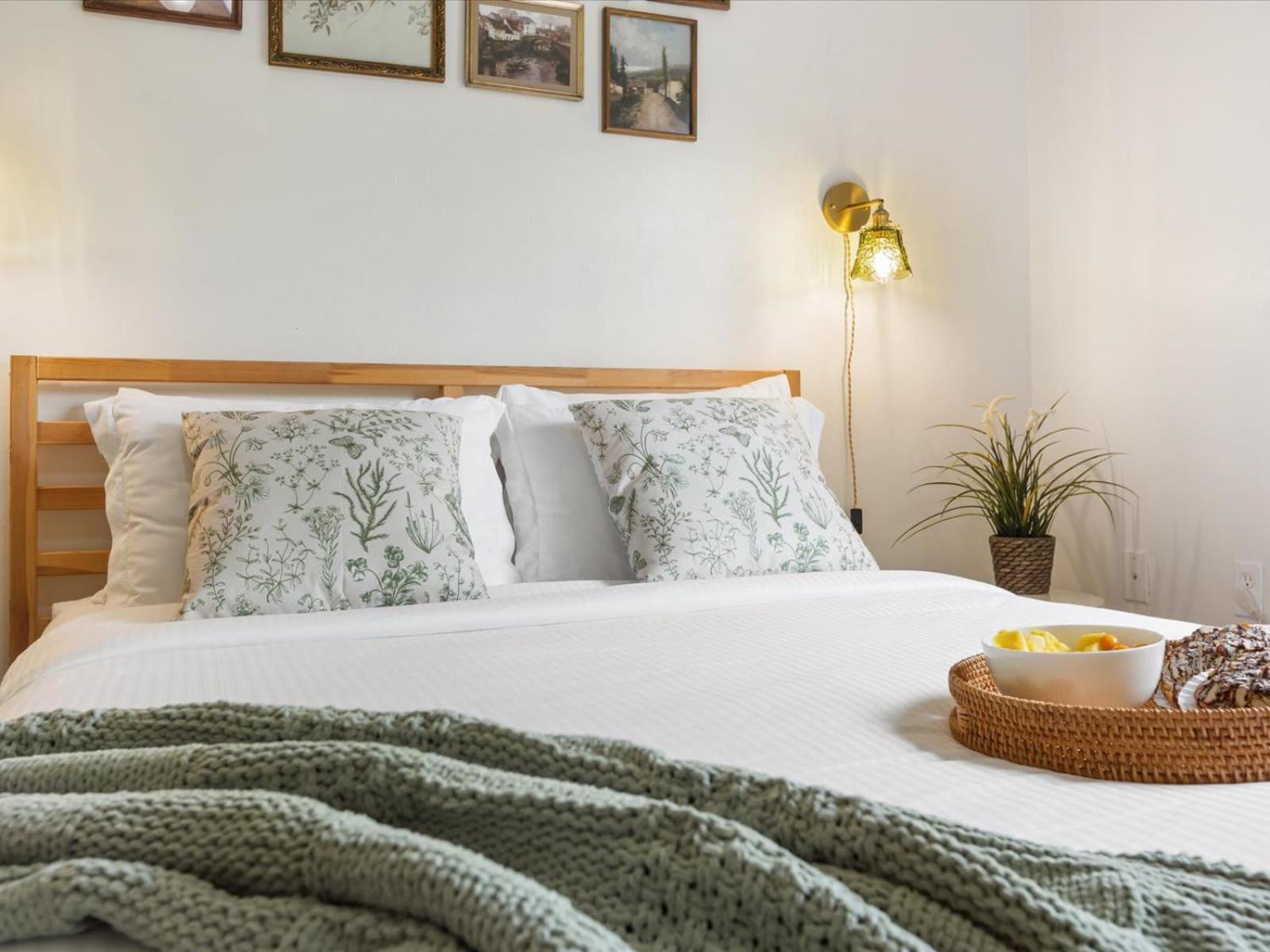 Convenient & Inviting - Fully-equipped 2bd