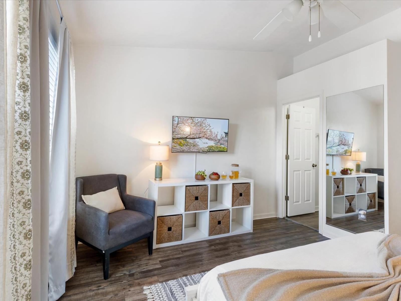 Convenient & Inviting - Fully-equipped 2bd