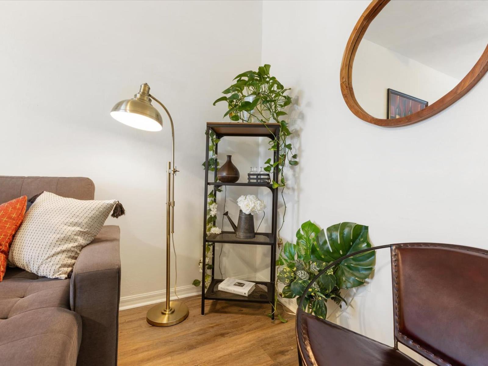 Convenient & Inviting - Fully-equipped 2bd Gainesville