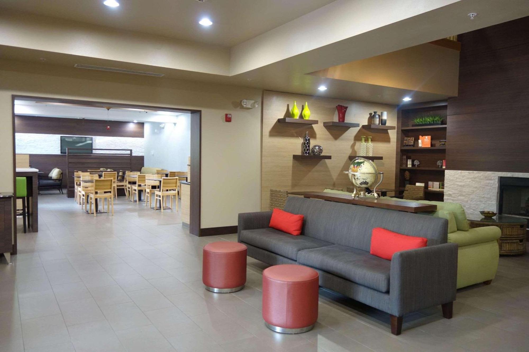 Country & By Radisson, Gainesville, Fl