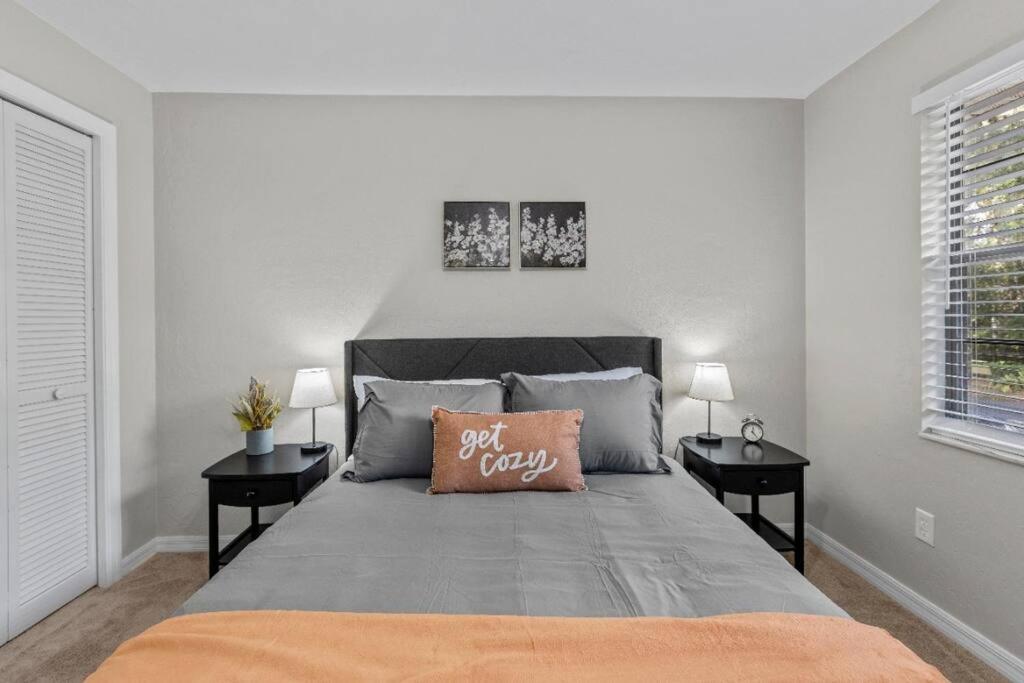 Family Friendly Townhouse With Reading Nook And Bike * Gainesville