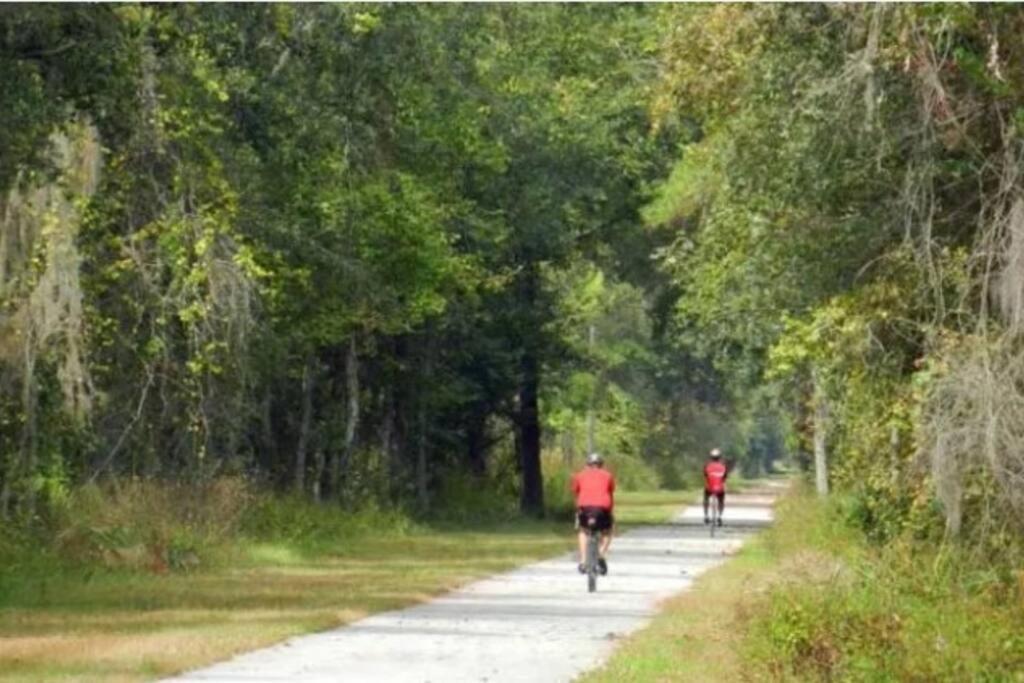 Family Friendly Townhouse With Reading Nook And Bike Gainesville