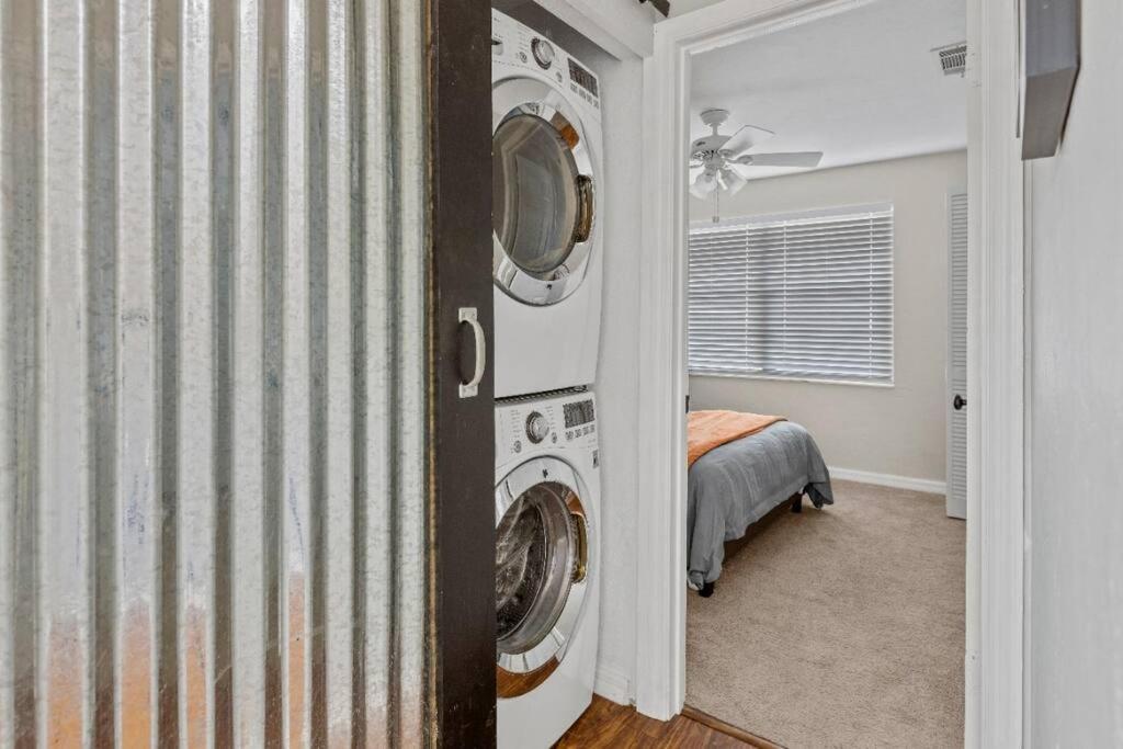 Family Friendly Townhouse With Reading Nook And Bike