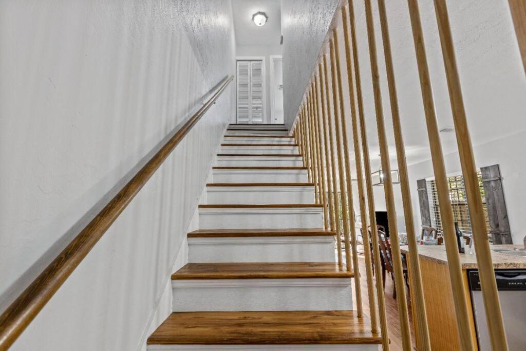 Apartment Family Friendly Townhouse With Reading Nook And Bike