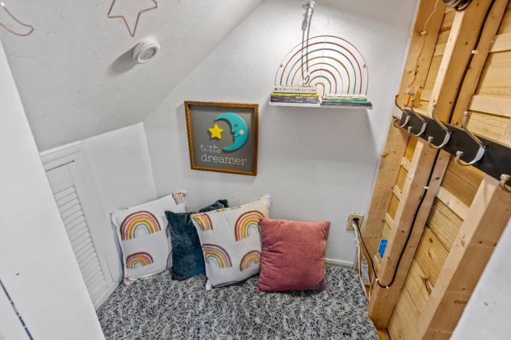 Family Friendly Townhouse With Reading Nook And Bike Apartment *