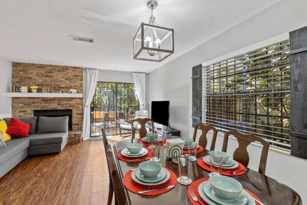 Family Friendly Townhouse With Reading Nook And Bike Apartment Gainesville