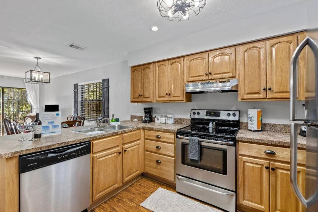 Apartment Family Friendly Townhouse With Reading Nook And Bike Gainesville