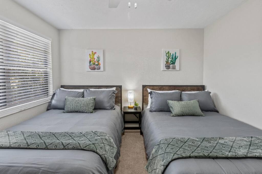 Apartment Family Friendly Townhouse With Reading Nook And Bike
