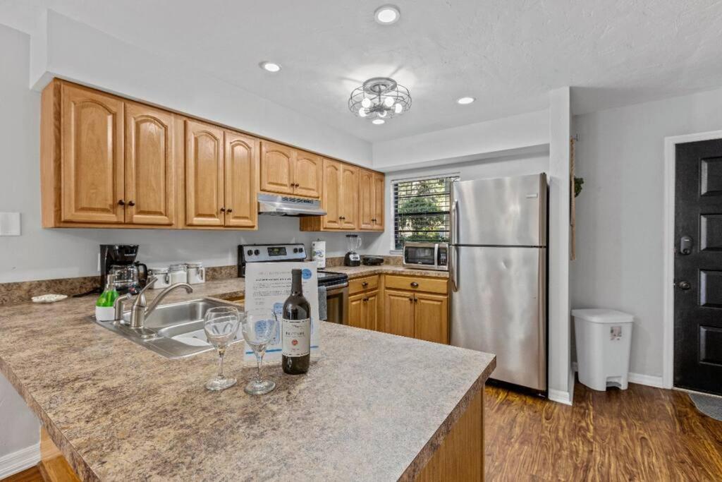 Family Friendly Townhouse With Reading Nook And Bike Apartment *
