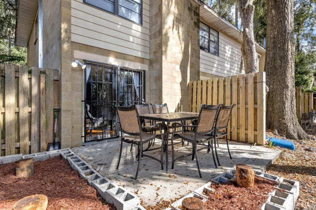 Family Friendly Townhouse With Reading Nook And Bike Gainesville
