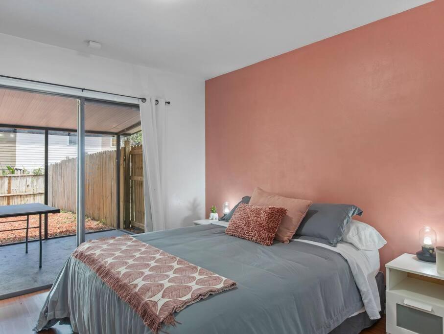 Spacious Pet Friendly Ping Pong Table * Gainesville