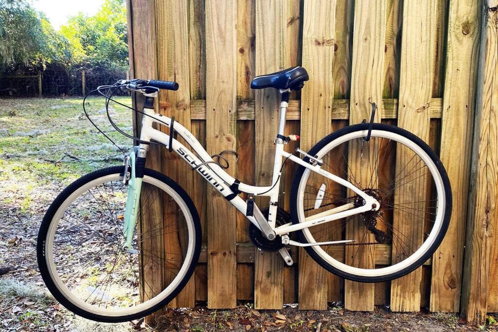 Family Friendly Townhouse With Reading Nook And Bike Apartment Gainesville