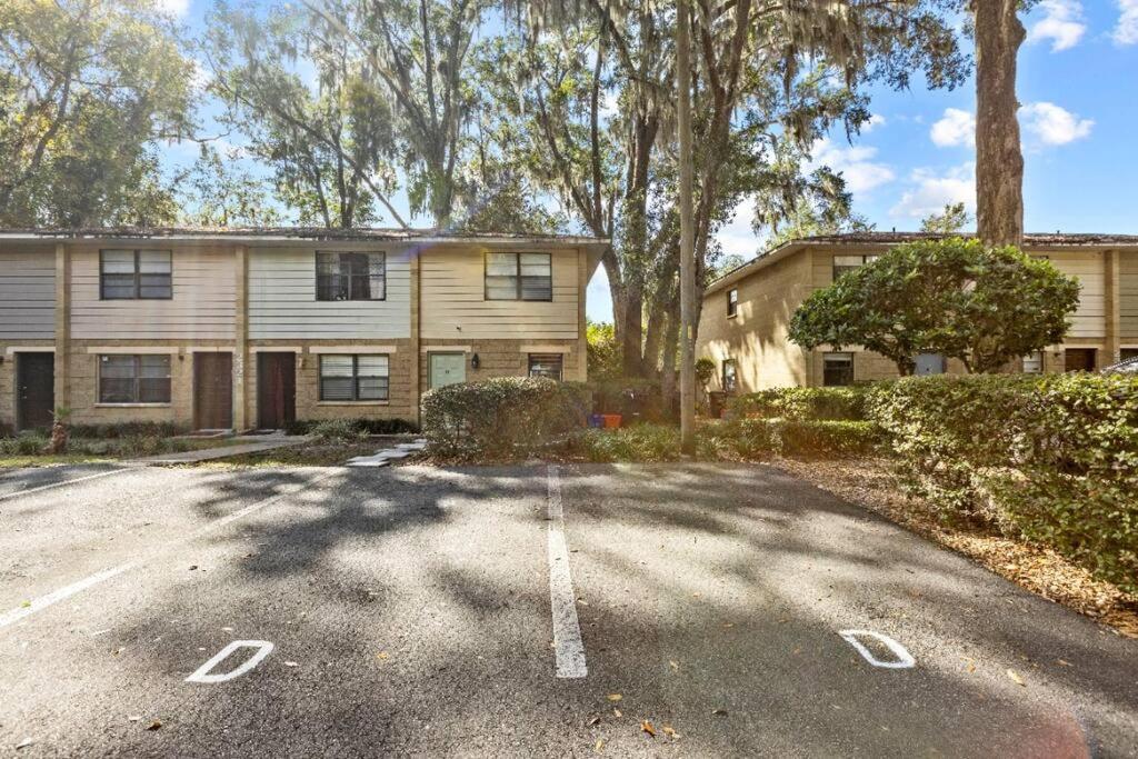 Family Friendly Townhouse With Reading Nook And Bike Gainesville