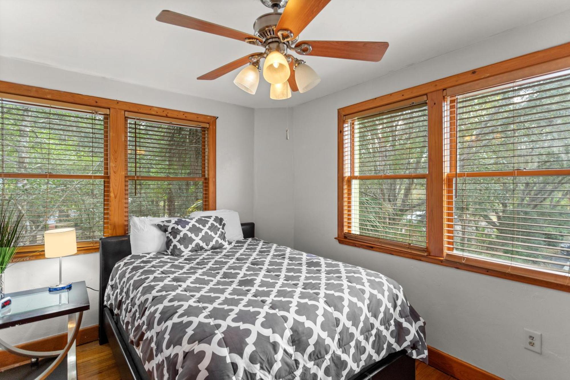 Cozy Townhome Near Uf Campus