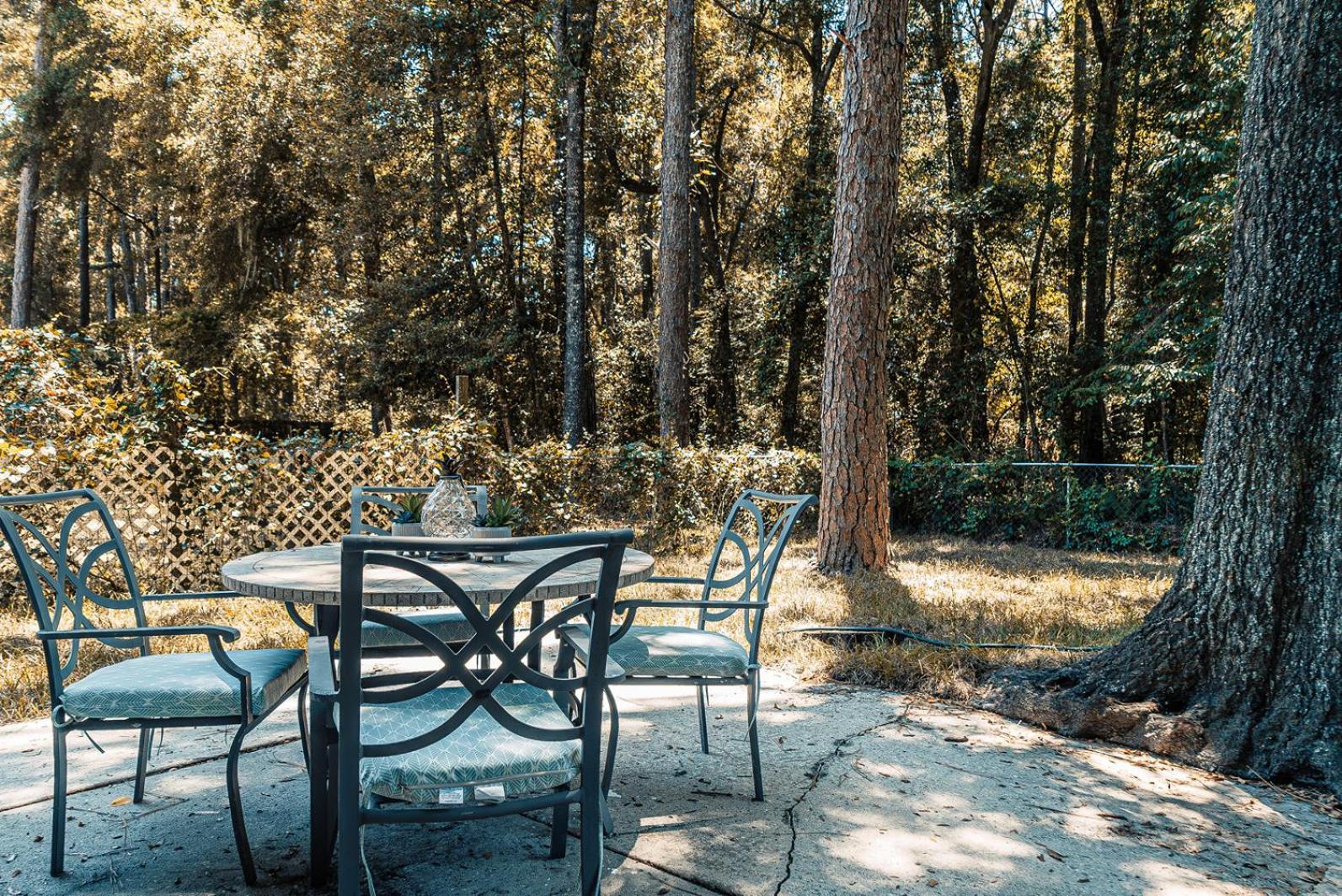 Charm- Cozy, Comfortable, Convenient Holiday home Gainesville