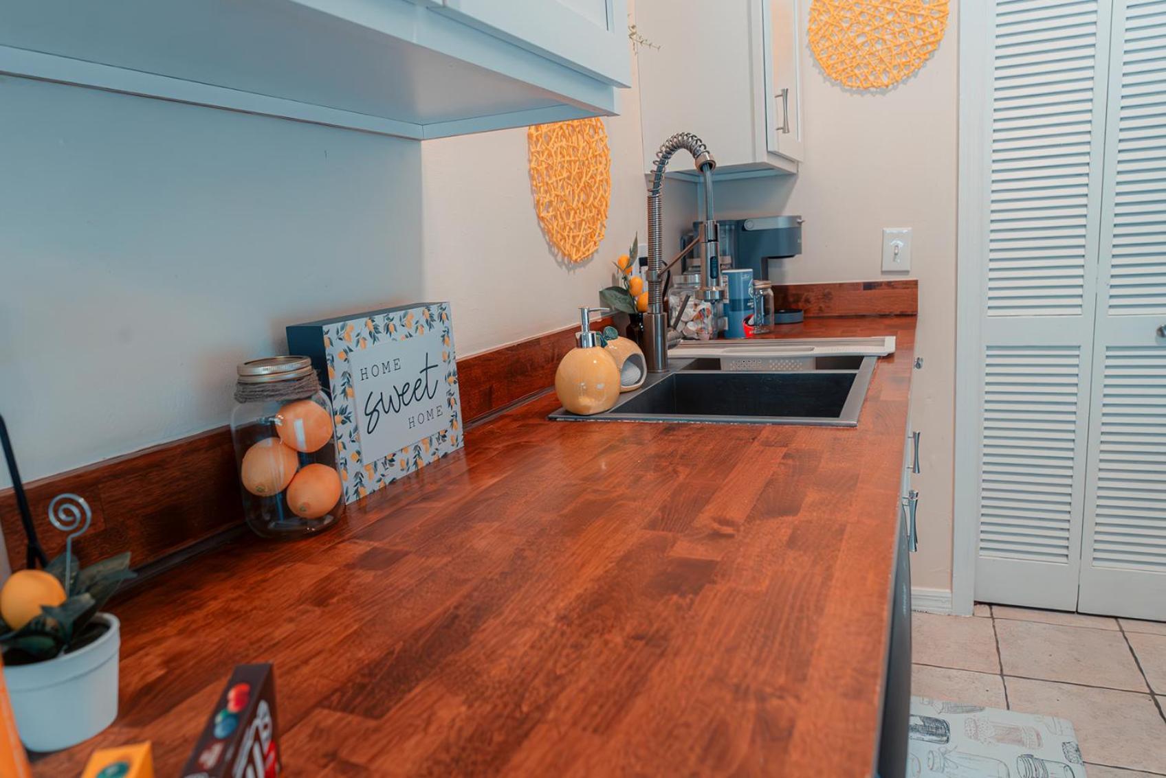 Holiday home Charm- Cozy, Comfortable, Convenient Gainesville
