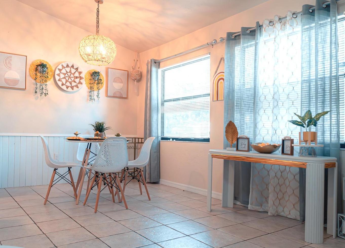 Charm- Cozy, Comfortable, Convenient *