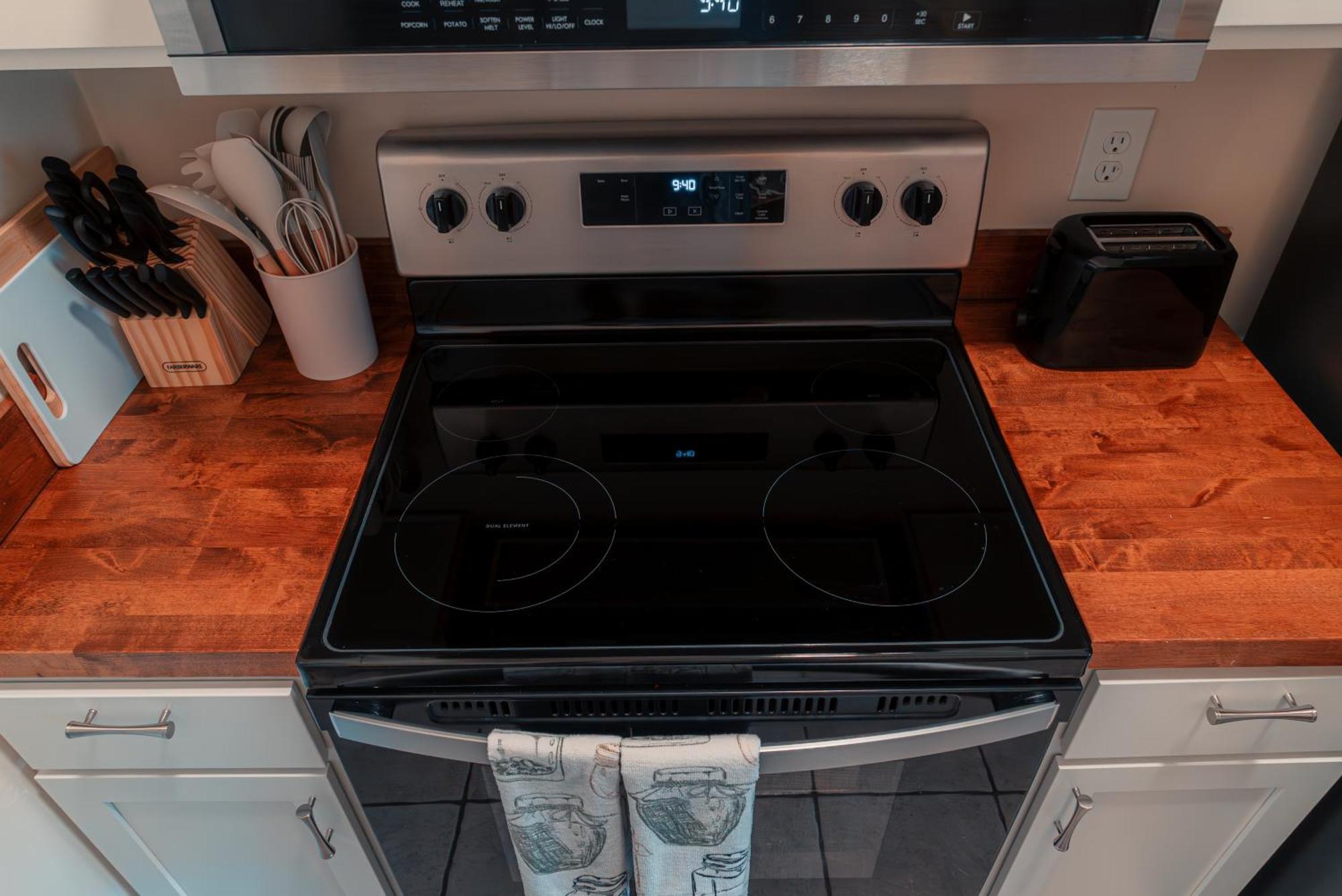 Charm- Cozy, Comfortable, Convenient Holiday home Gainesville