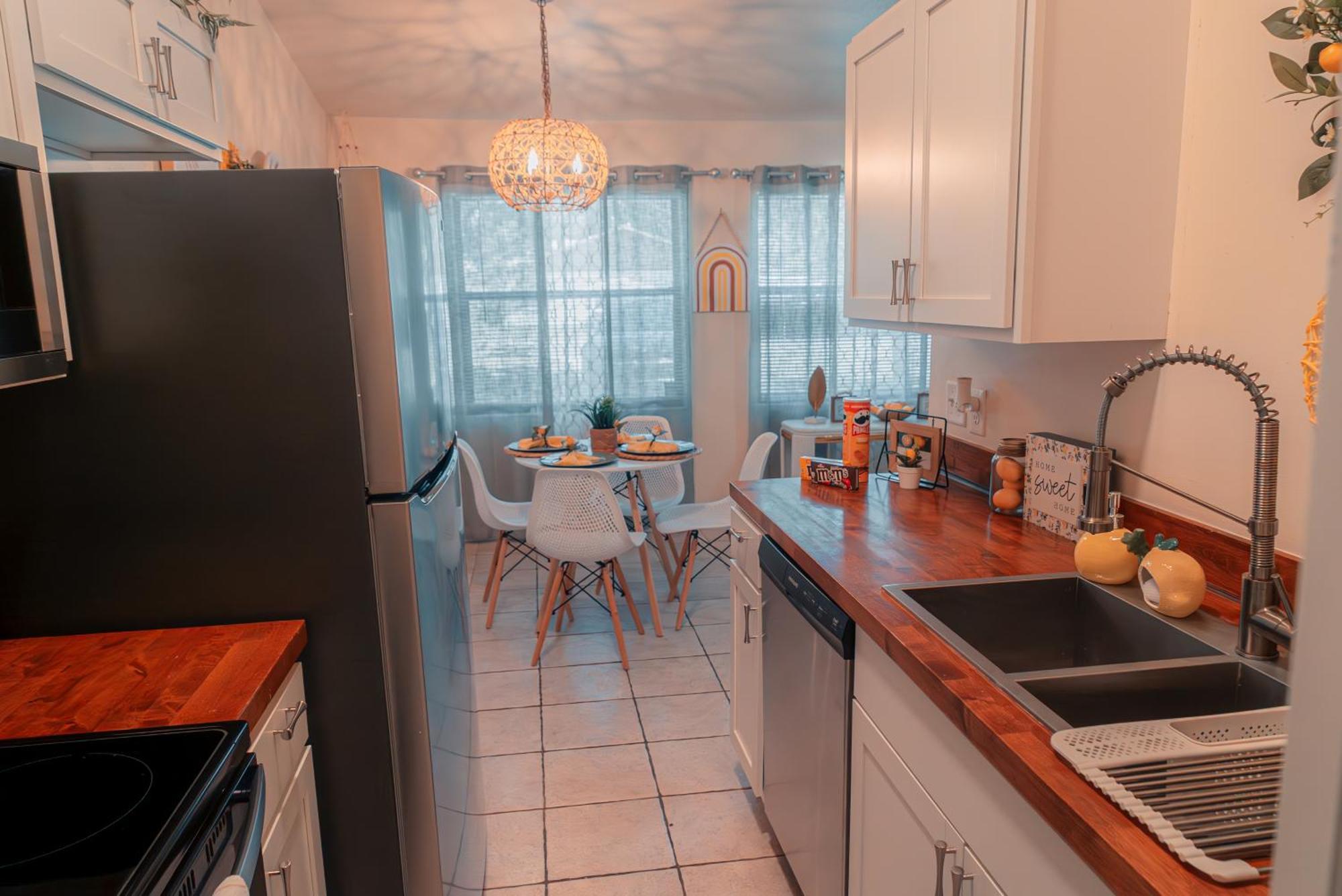 Holiday home Charm- Cozy, Comfortable, Convenient Gainesville