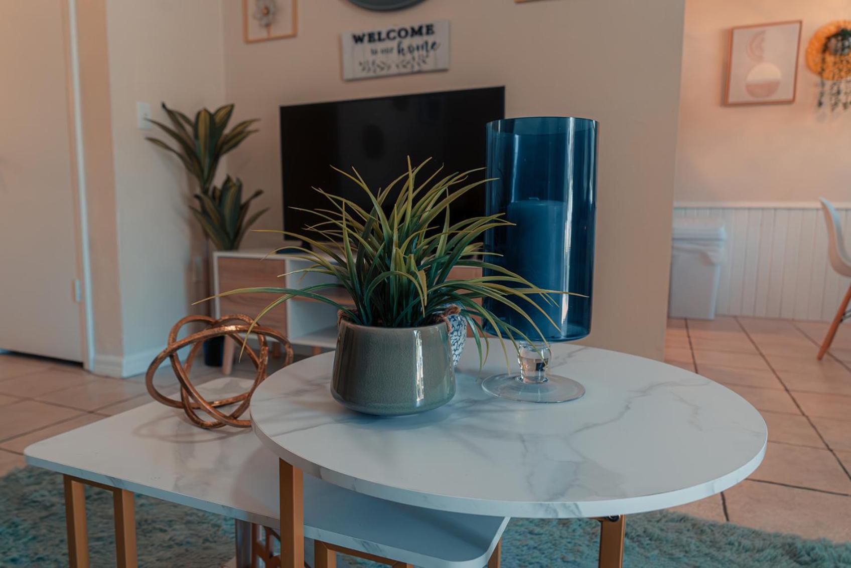 Charm- Cozy, Comfortable, Convenient *