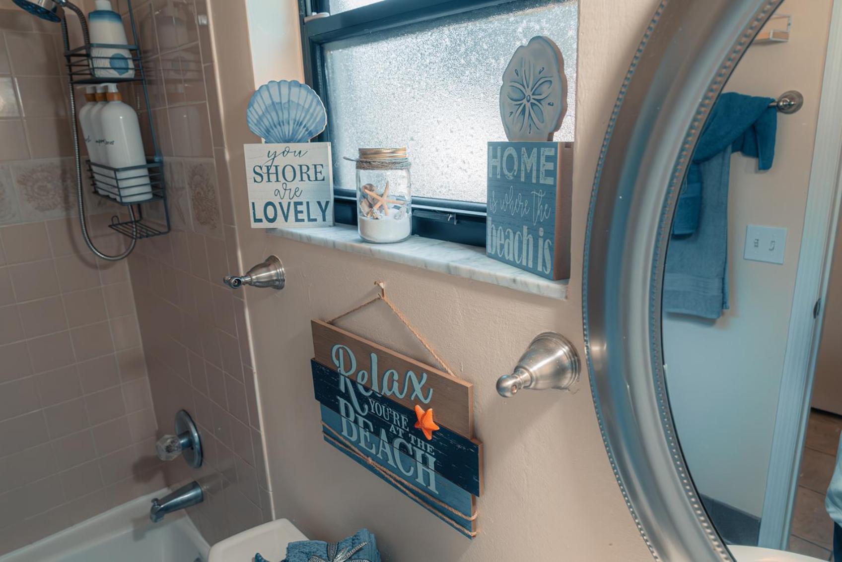 Charm- Cozy, Comfortable, Convenient Holiday home *