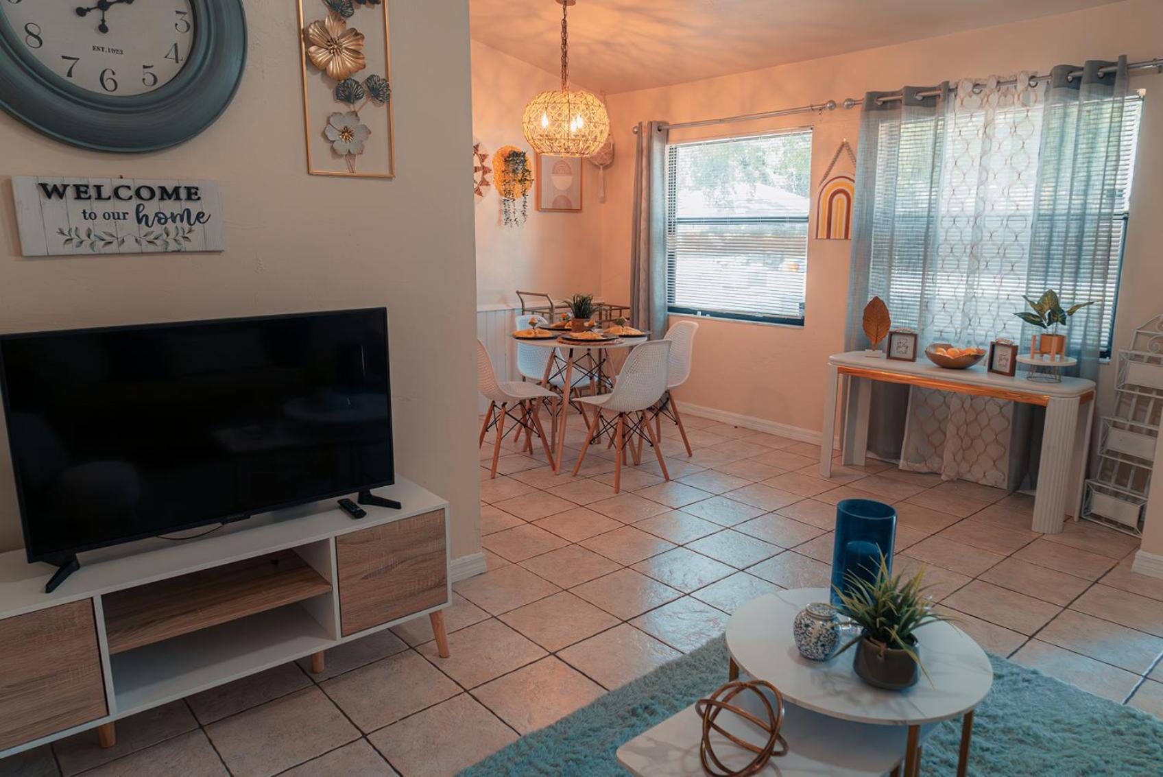 Holiday home Charm- Cozy, Comfortable, Convenient Gainesville