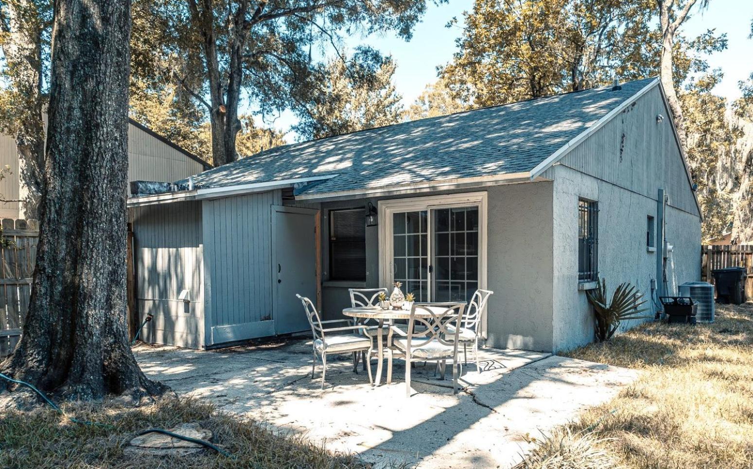 Holiday home Charm- Cozy, Comfortable, Convenient *
