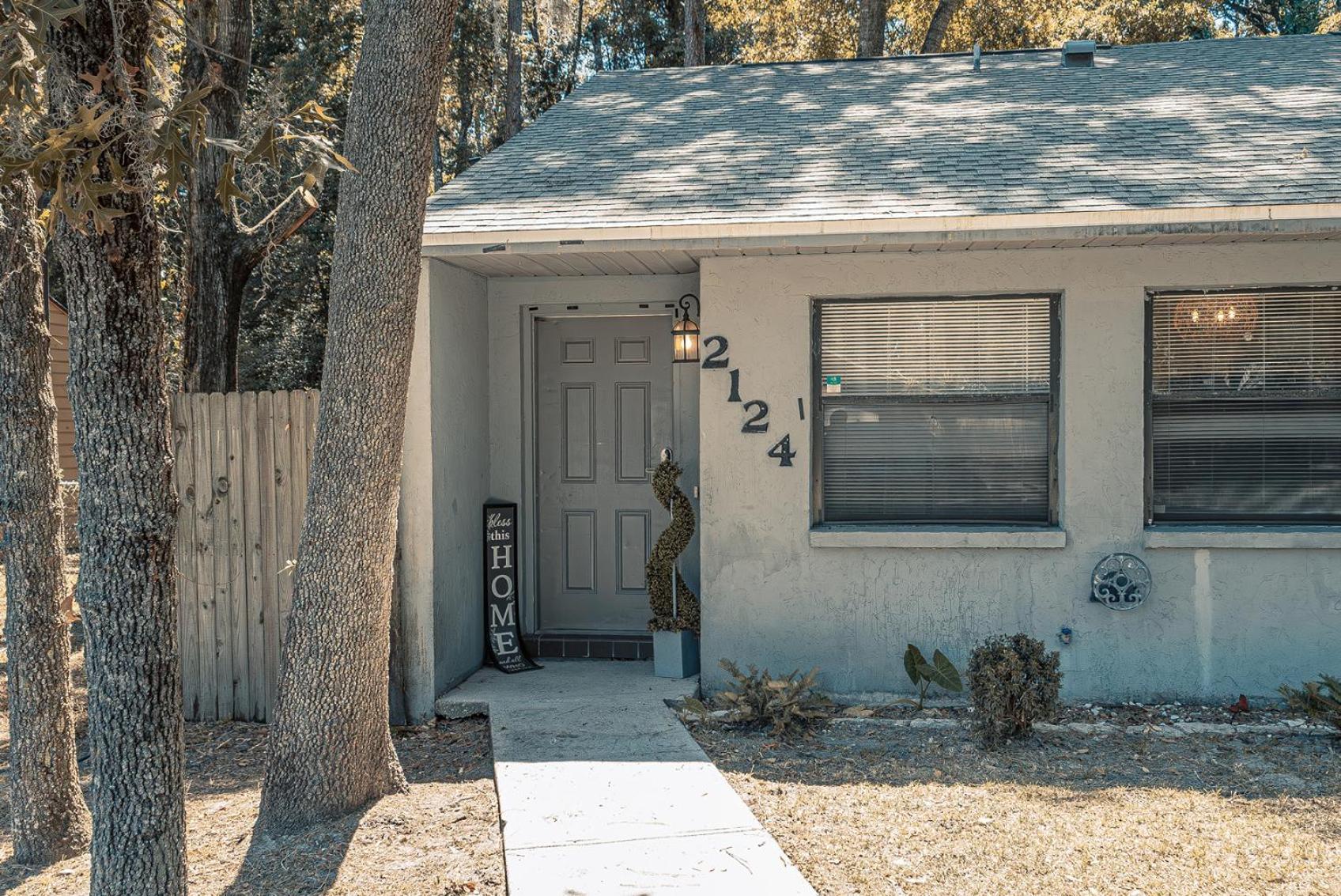 Charm- Cozy, Comfortable, Convenient Holiday home *