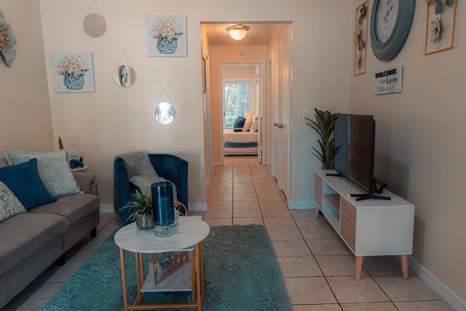 Charm- Cozy, Comfortable, Convenient *