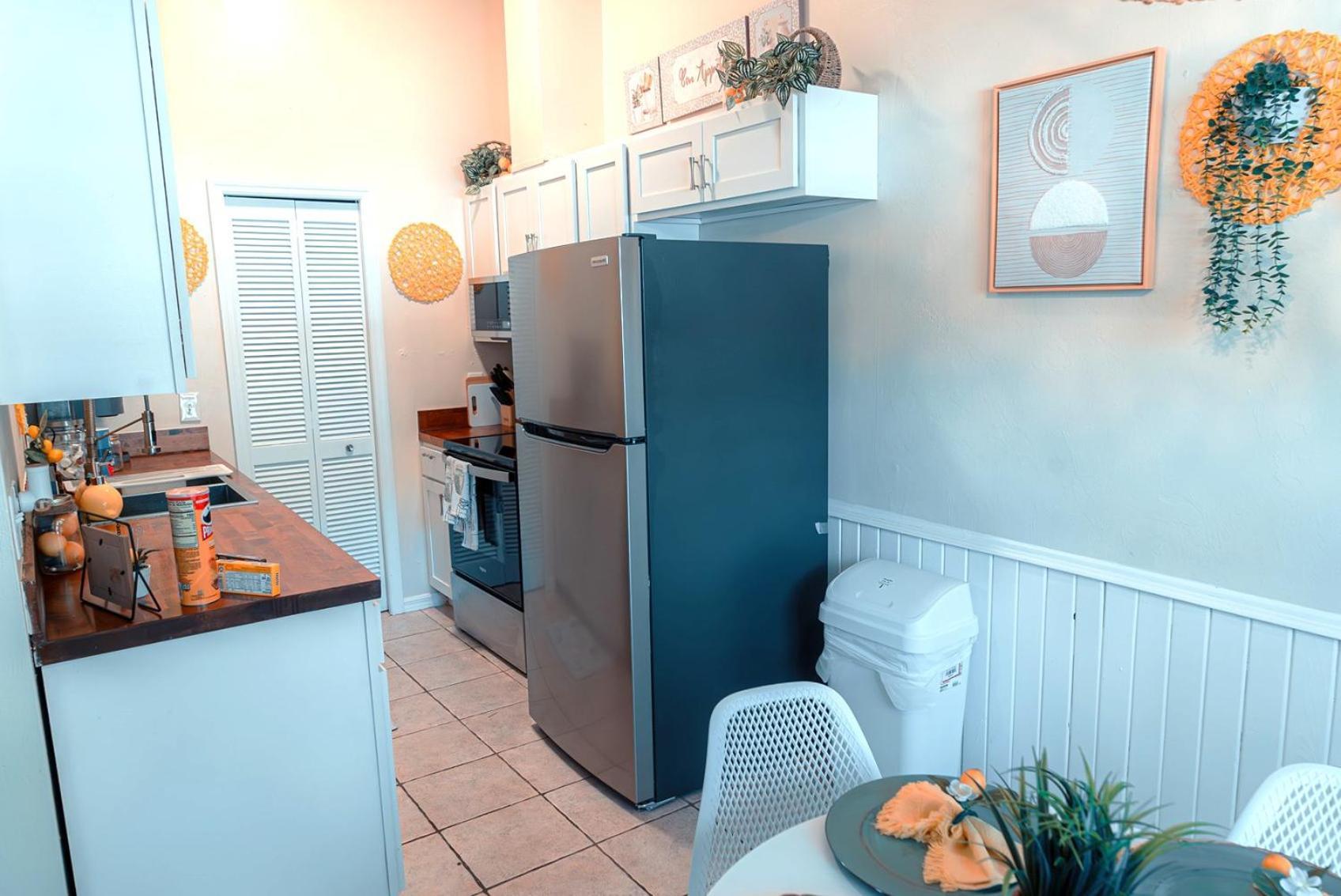 Charm- Cozy, Comfortable, Convenient Holiday home *