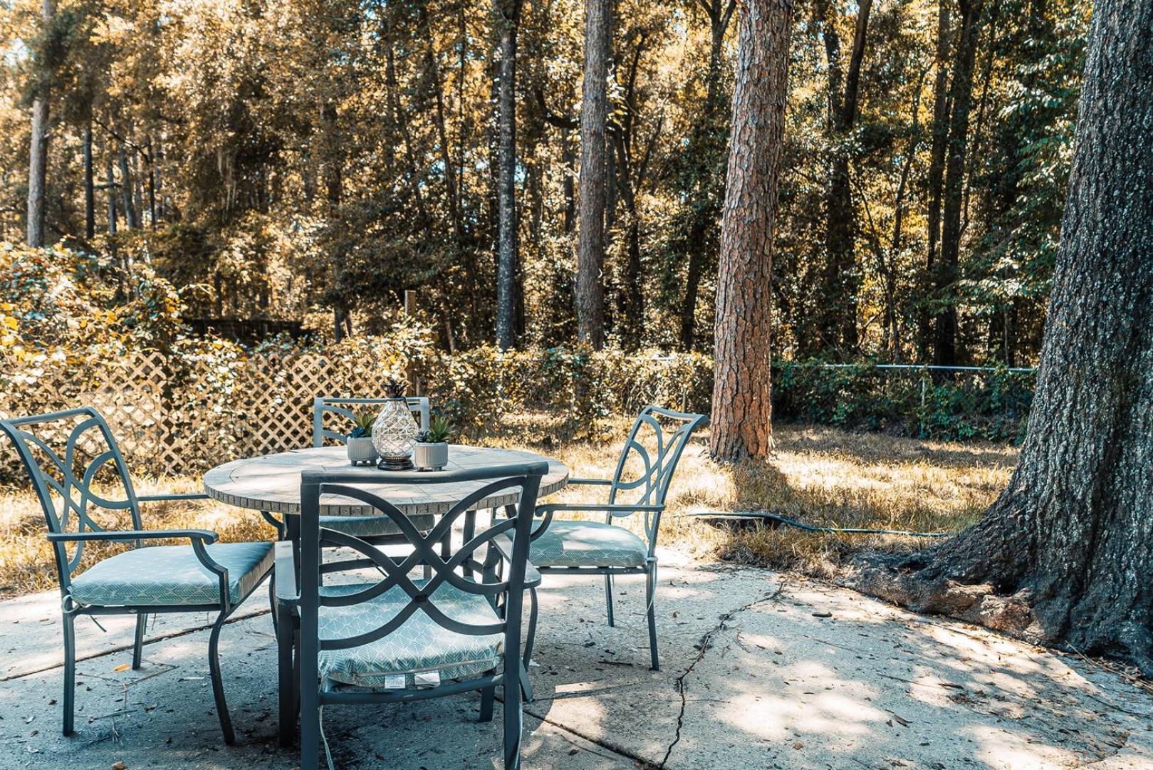 Charm- Cozy, Comfortable, Convenient Holiday home