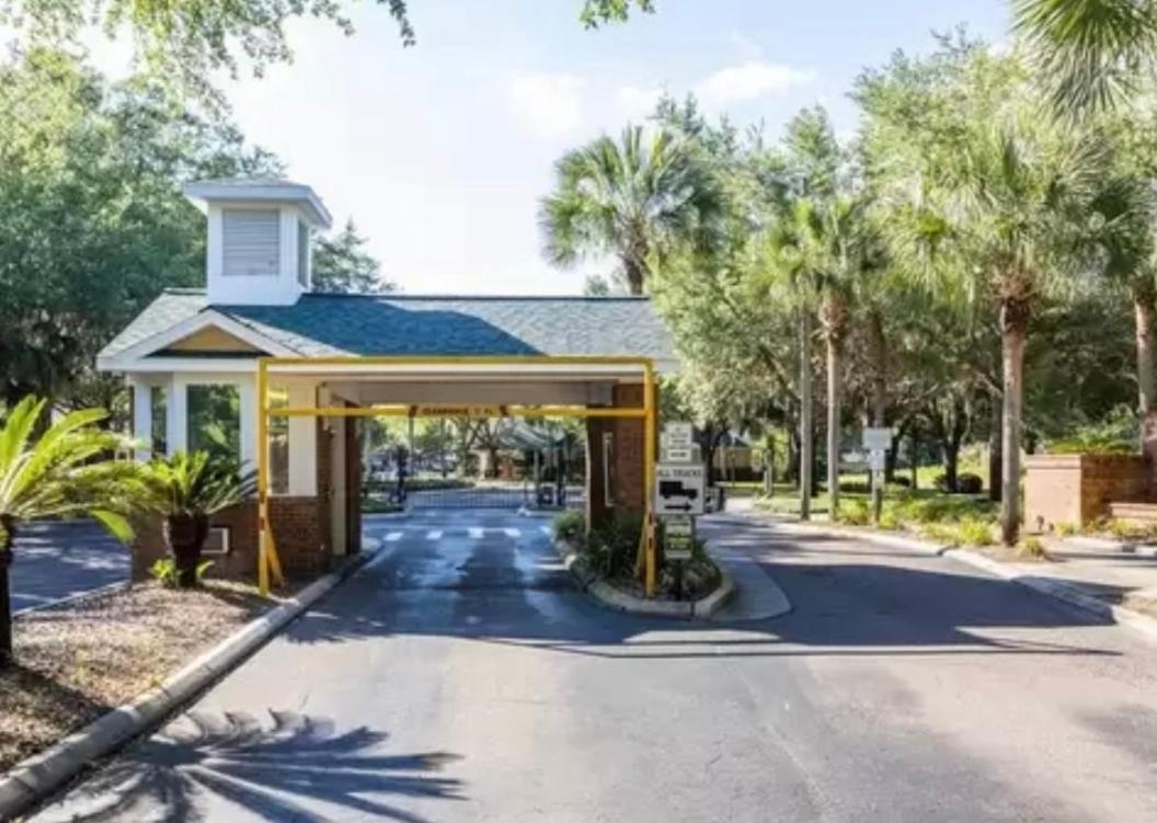 Relaxing 2b/2b With Office Nook, Pool, Gym, Sauna, Walk-in Closets, Lanai, 1 Car Garage Apartment Gainesville