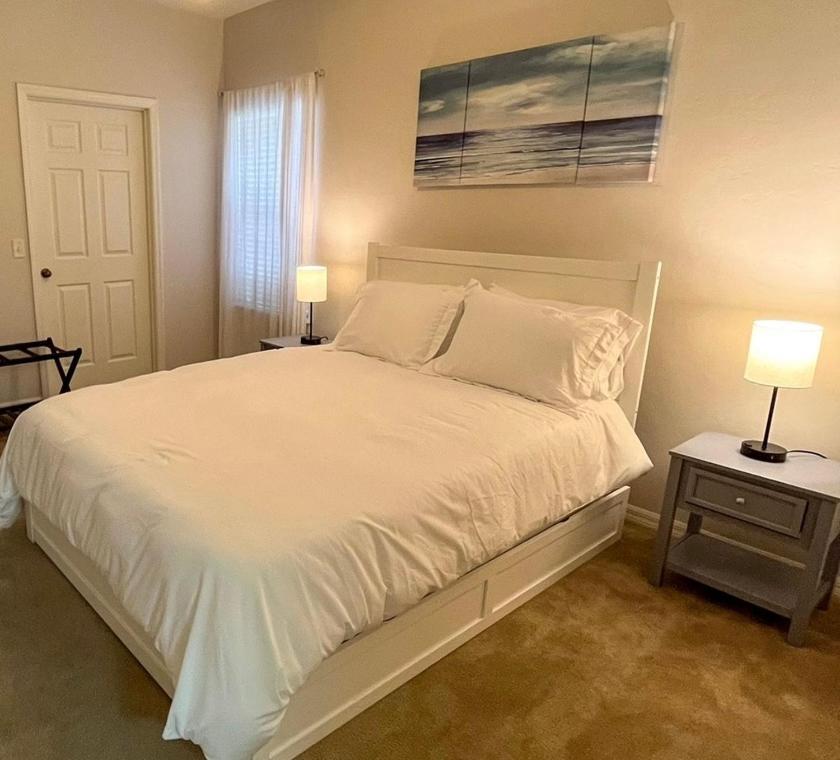 Relaxing 2b/2b With Office Nook, Pool, Gym, Sauna, Walk-in Closets, Lanai, 1 Car Garage Apartment *
