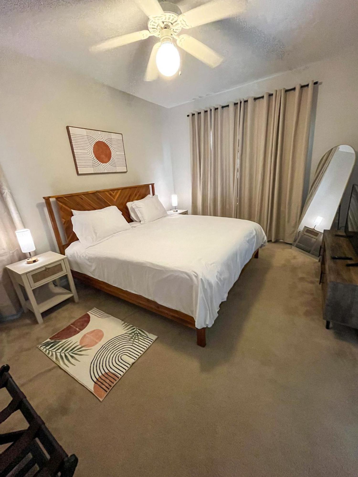 Relaxing 2b/2b With Office Nook, Pool, Gym, Sauna, Walk-in Closets, Lanai, 1 Car Garage Apartment