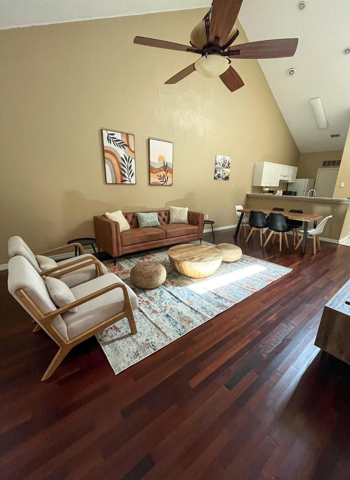Apartment Relaxing 2b/2b With Office Nook, Pool, Gym, Sauna, Walk-in Closets, Lanai, 1 Car Garage *